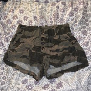 Camo high waisted shorts